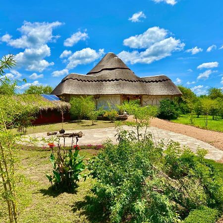 Murchison Falls Bamboo Village Paraa ภายนอก รูปภาพ