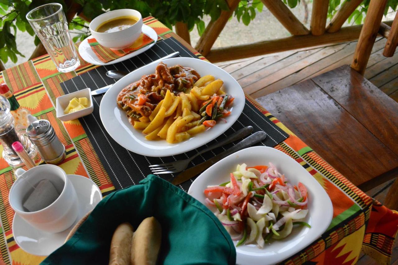 Murchison Falls Bamboo Village Paraa ภายนอก รูปภาพ