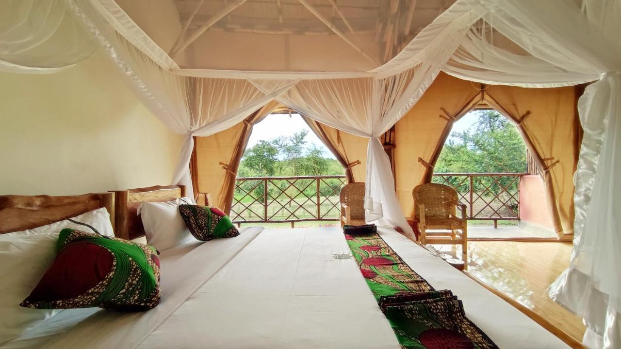 Murchison Falls Bamboo Village Paraa ภายนอก รูปภาพ