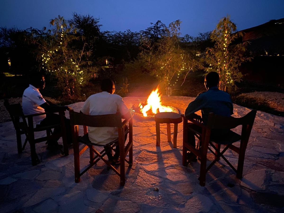 Murchison Falls Bamboo Village Paraa ภายนอก รูปภาพ