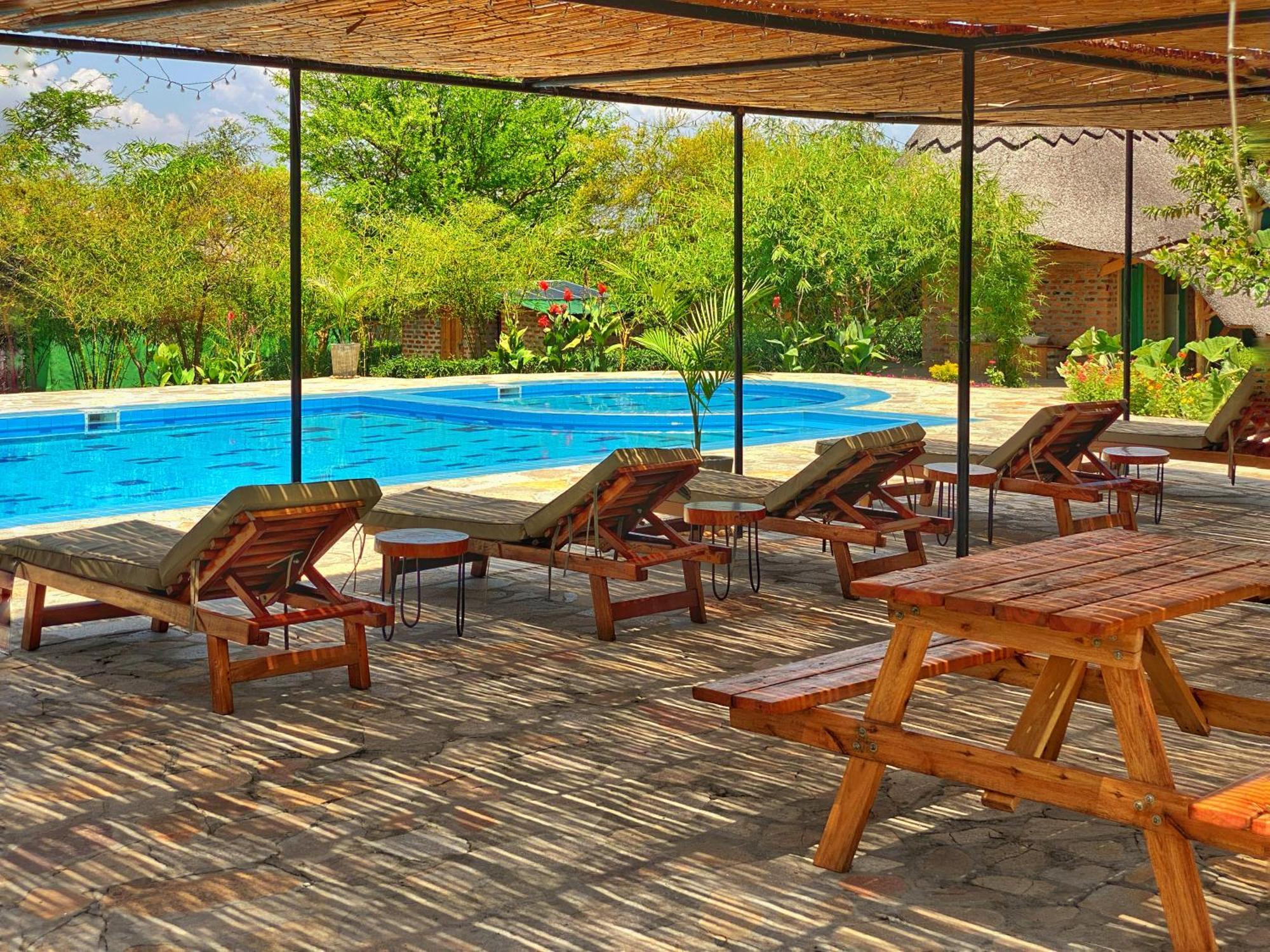 Murchison Falls Bamboo Village Paraa ภายนอก รูปภาพ
