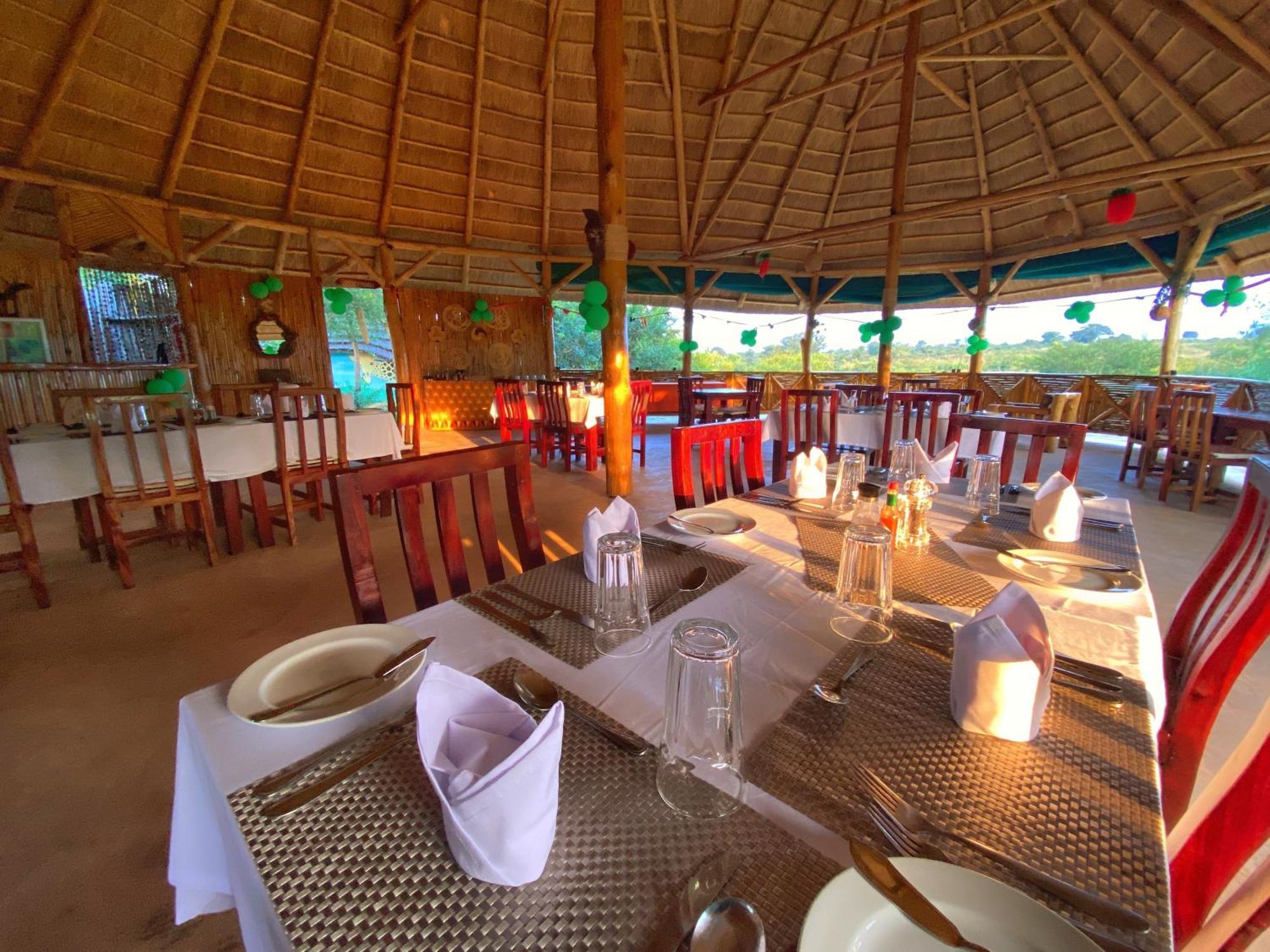 Murchison Falls Bamboo Village Paraa ภายนอก รูปภาพ
