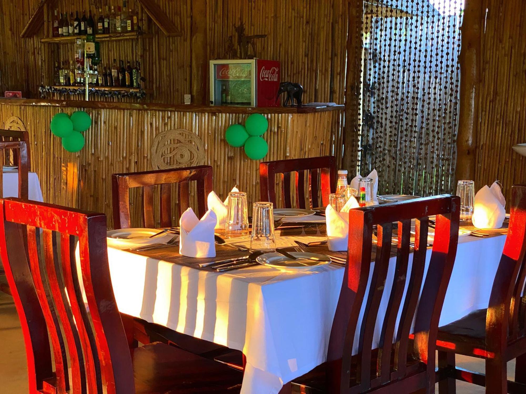 Murchison Falls Bamboo Village Paraa ภายนอก รูปภาพ