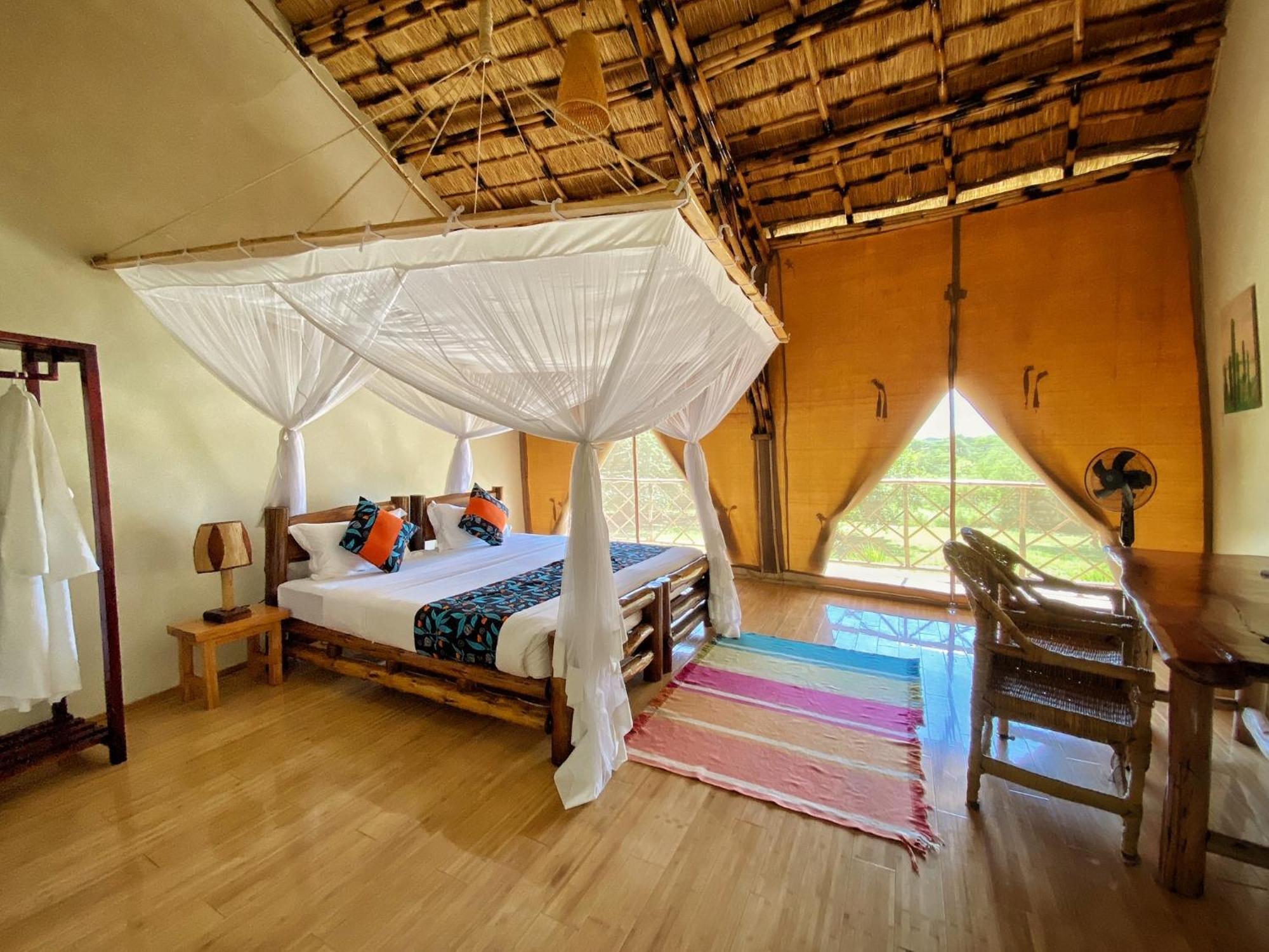 Murchison Falls Bamboo Village Paraa ภายนอก รูปภาพ