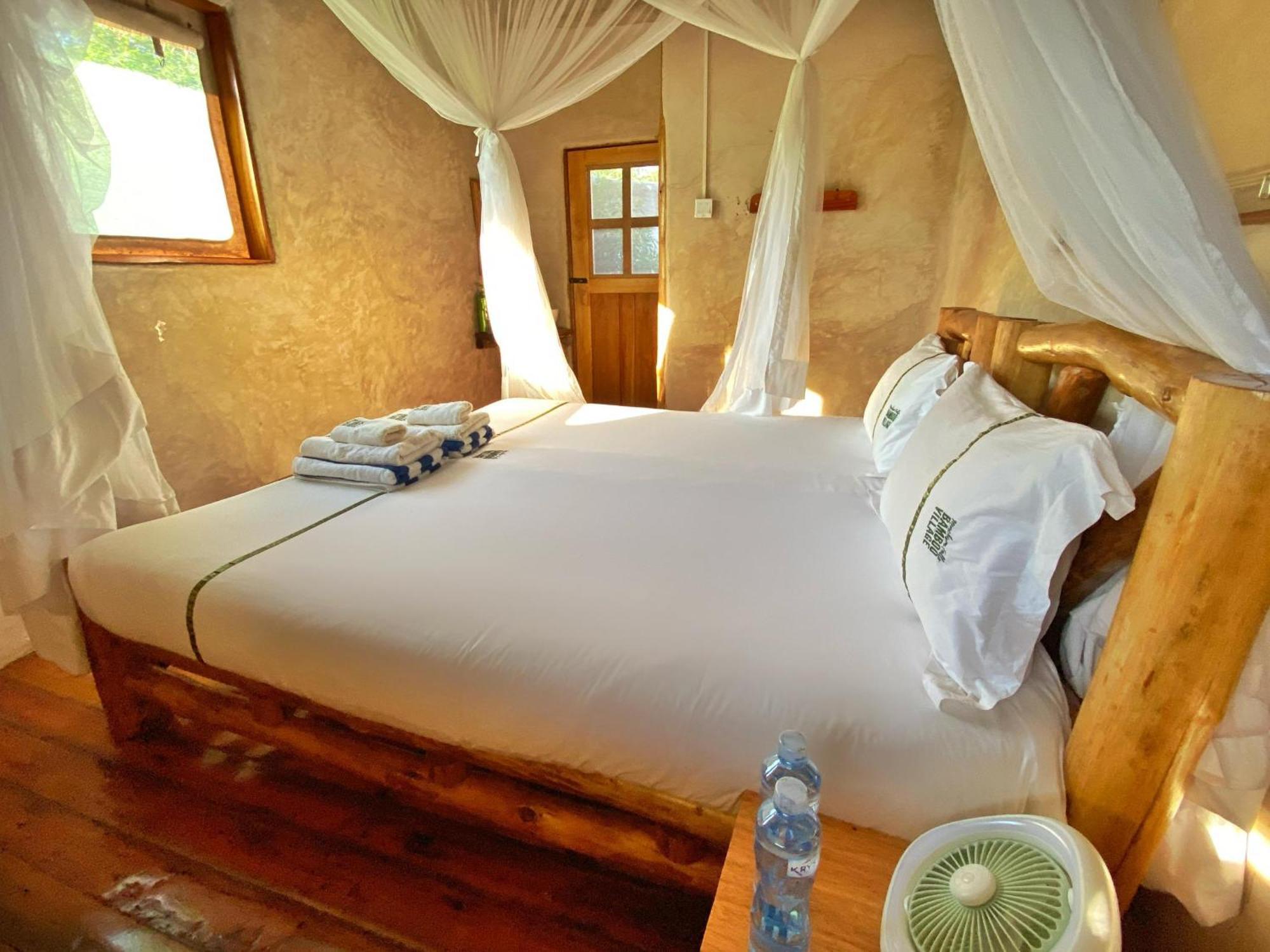 Murchison Falls Bamboo Village Paraa ภายนอก รูปภาพ